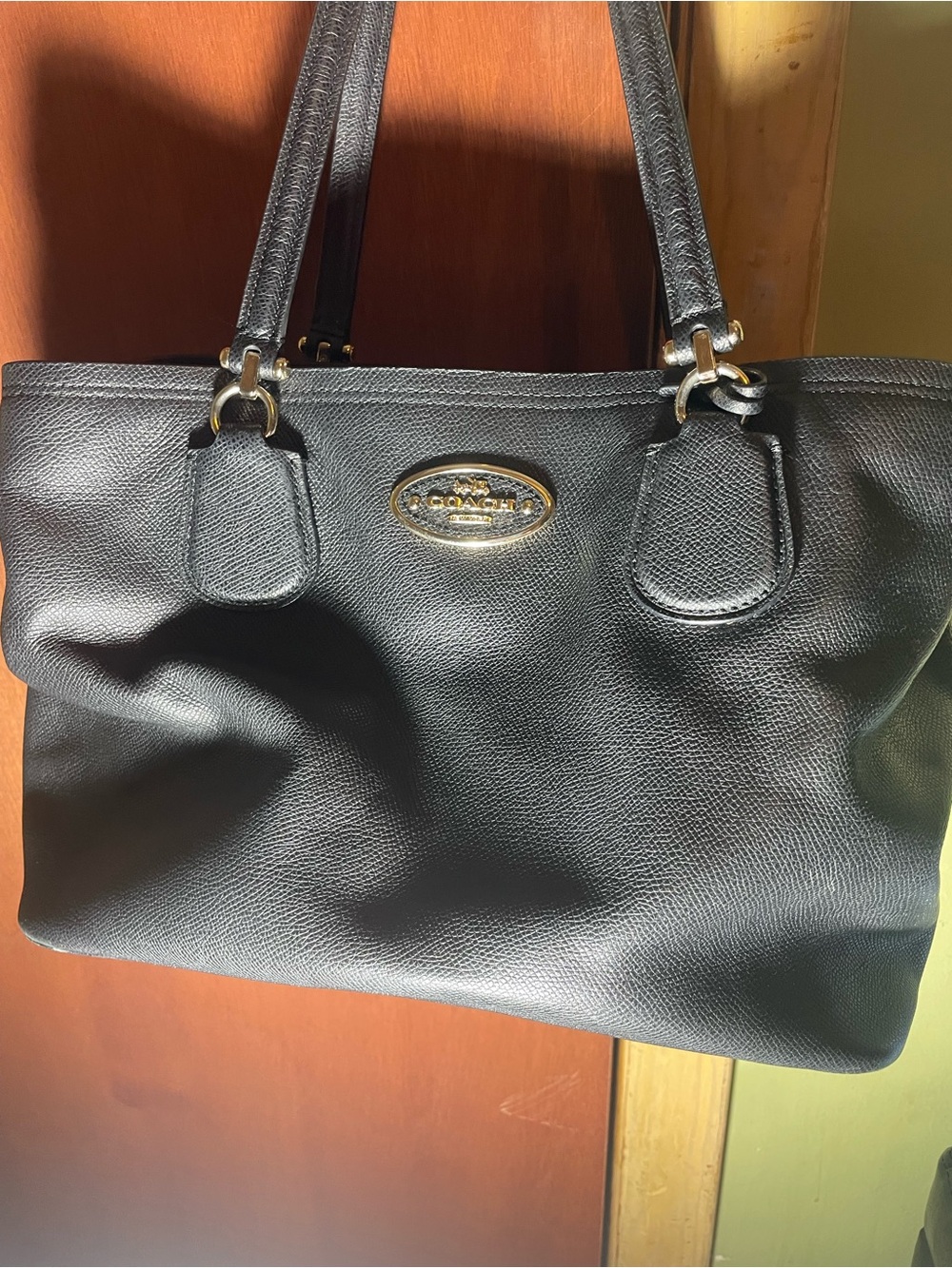 Coach Black Leather Shoulder Bag with Gold Plaquei. Like New. 💕 - Picture 3 of 12